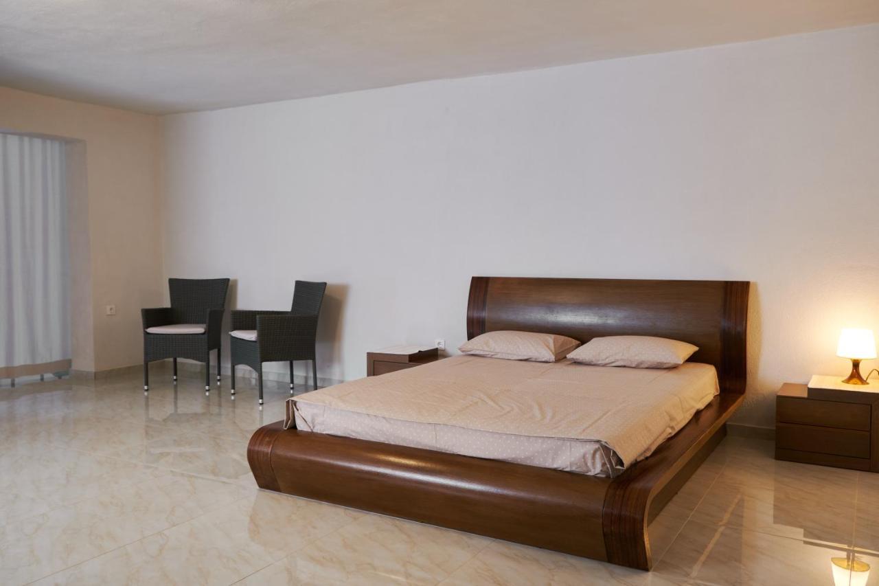Village Apartment *